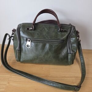 Bueno Collection satchel handbag with a black cat keychain Green NWOT *